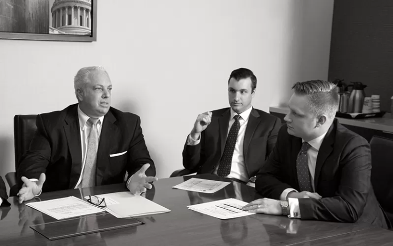 personal injury lawyer near me 768x482